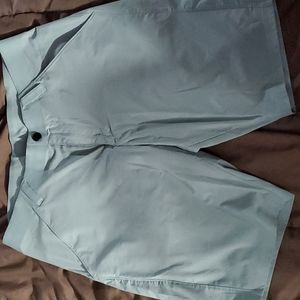 Oakley size 34 shorts